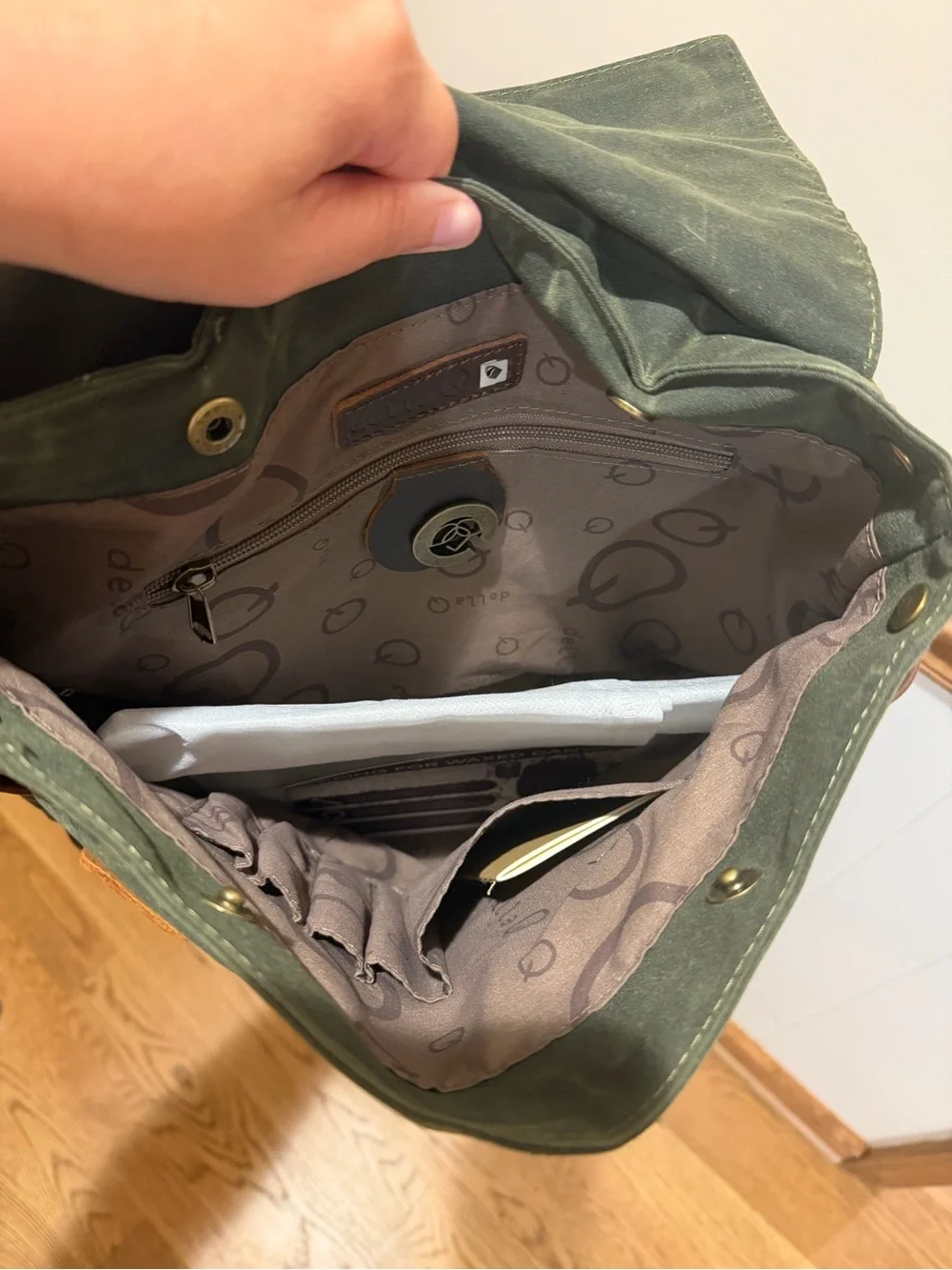 Della Q Maker’s Bag midi Backpack olive